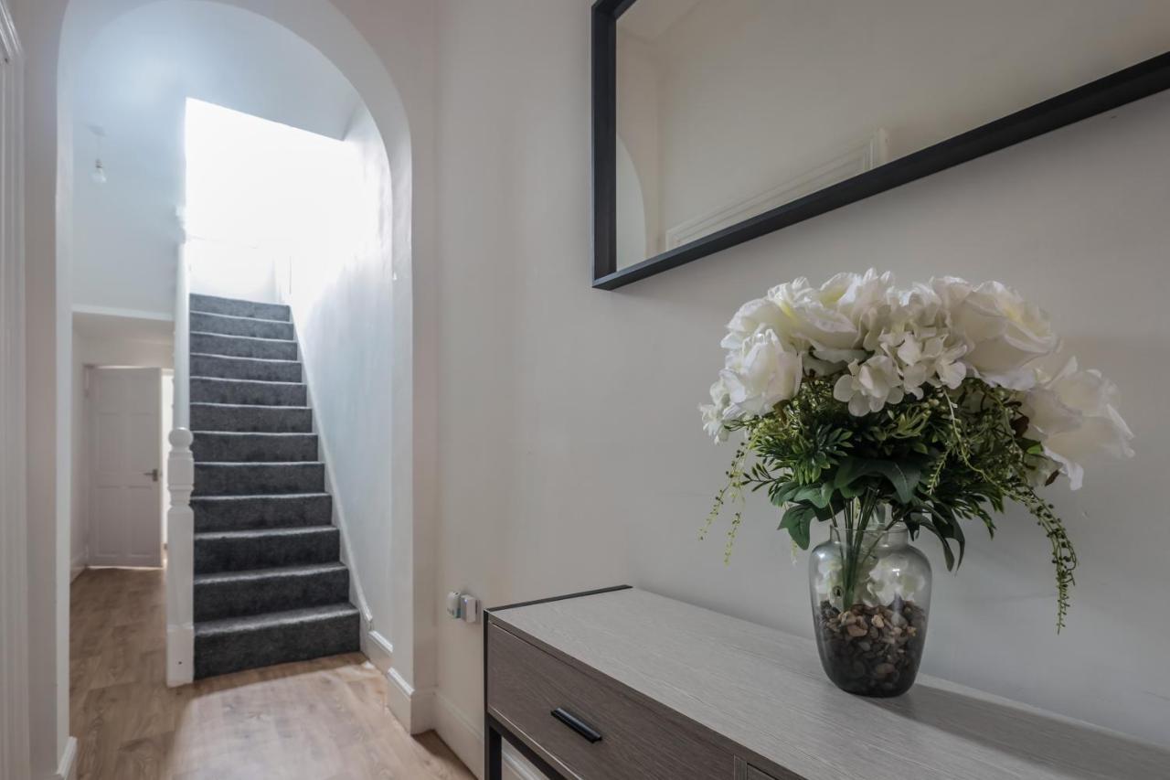 Spacious 4 Bed House In Birmingham, Suitable For Contractors Exterior photo