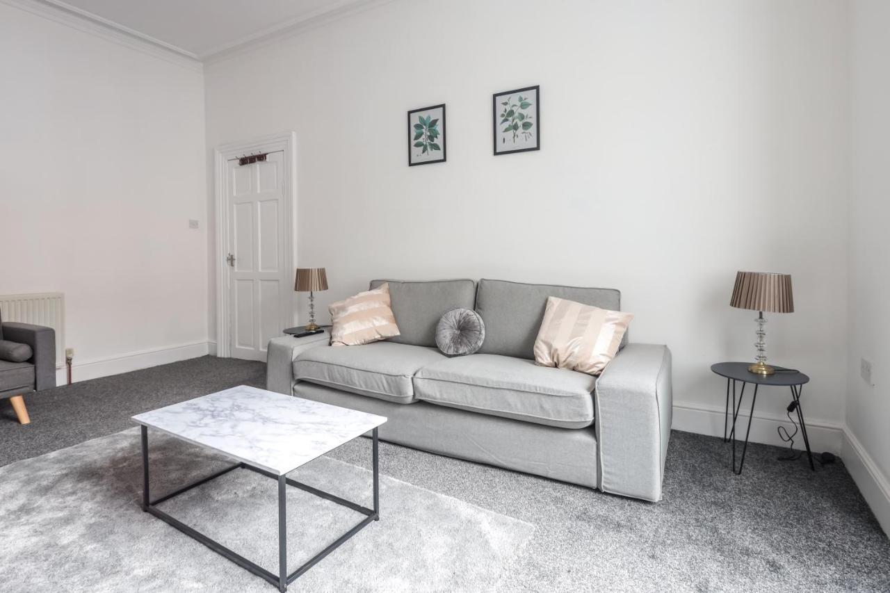 Spacious 4 Bed House In Birmingham, Suitable For Contractors Exterior photo