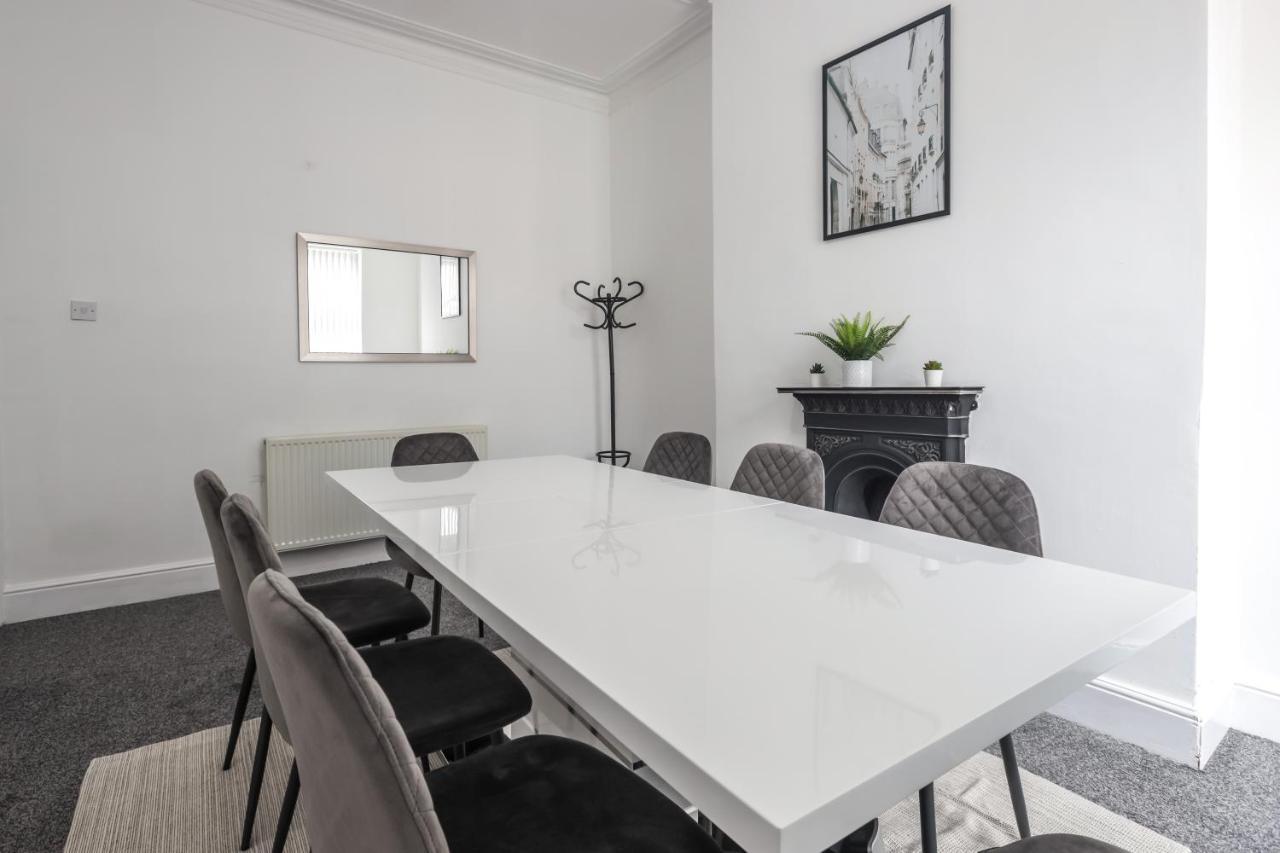 Spacious 4 Bed House In Birmingham, Suitable For Contractors Exterior photo